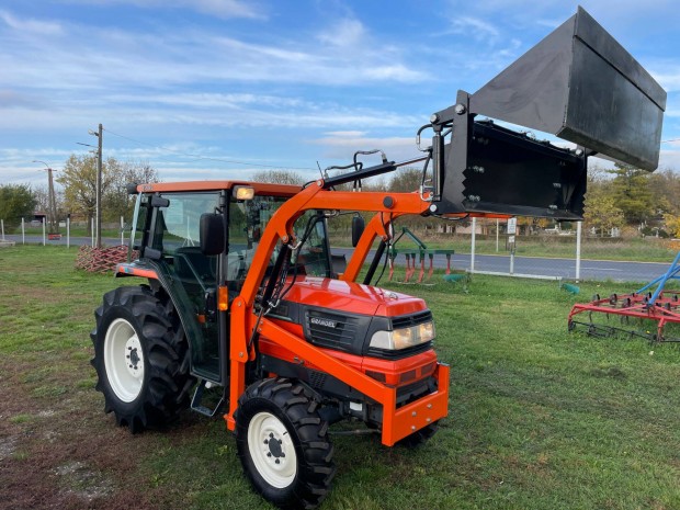 Kubota japán traktor kistraktor Ingyenes Szállítás