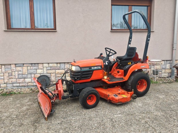 Kubota traktor 4x4 htol kardn hidraulika dzel