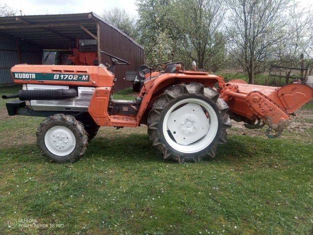 Kubota traktor B1702-M 17 Le 4X4 3 hengeres dzel talajmarval elad
