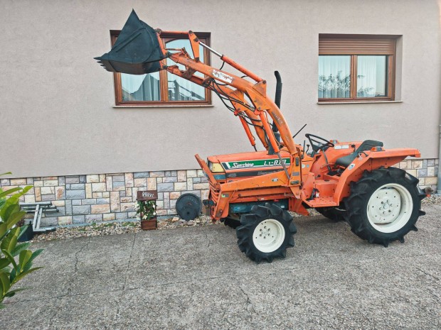 Kubota traktor homlokrakodó kardán 4x4 dízel rakodógép kevés üzemóráva