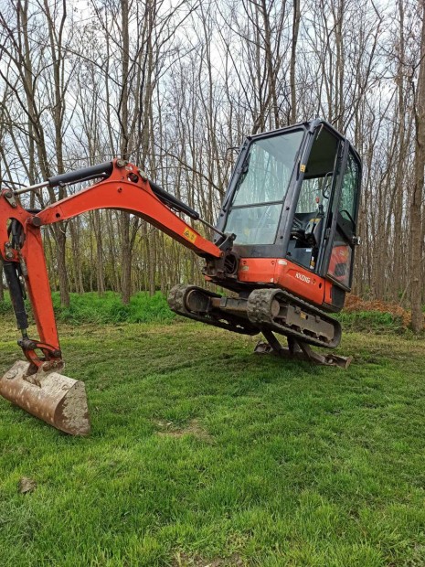 Kubota yanmar bobcat árokásó minikotró markolo rakodo kotro