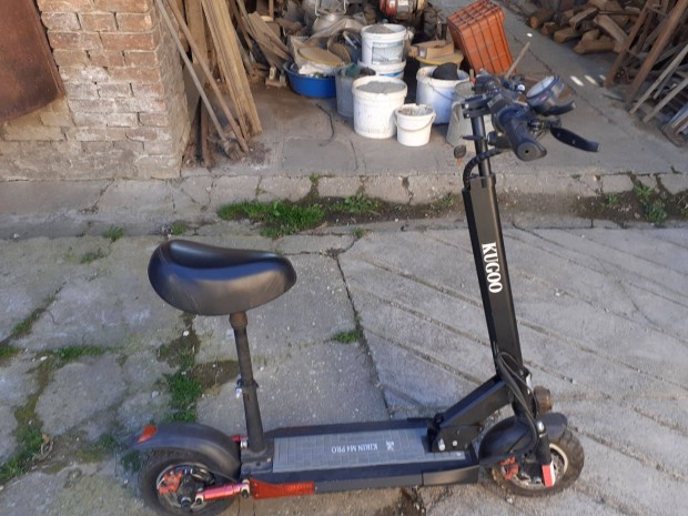 Kugo Kirin M4 Pro elektromos roller