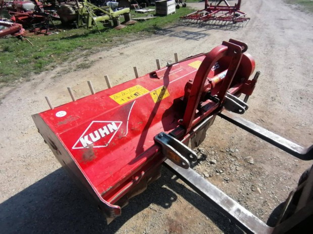Kuhn 155 cm.-es kalapácsos mulcsozó