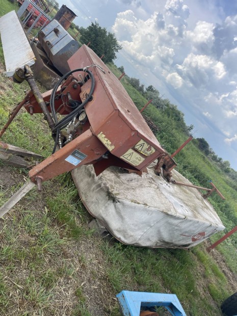 Kuhn 240 Kasza elad