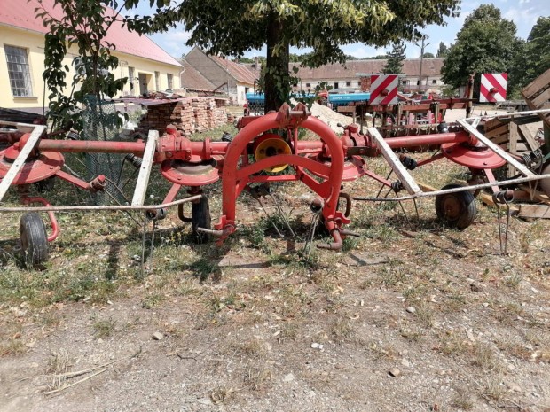 Kuhn 4 méteres függesztett rendképző,szétszóró bontott alkatrészek