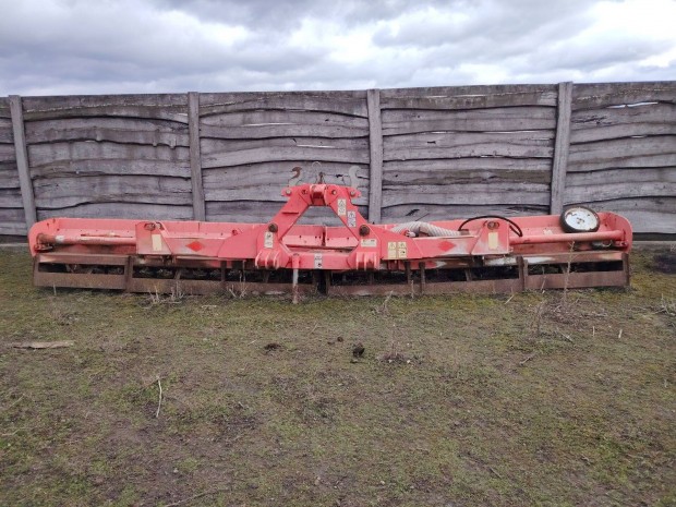 Kuhn 6 m�teres sz�rz�z� hi�nyos �llapotban