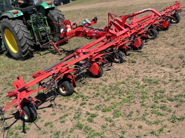 Kuhn 8,7m-es rendtert, rendkezel