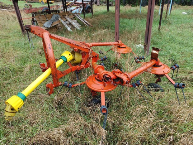 Kuhn GF 440 P 4 rotoros rendterítő, rendkezelő eladó!