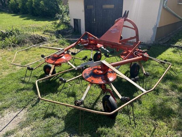 Kuhn GF 452 P fggesztett rendtert