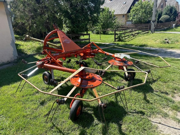 Kuhn GF 452 P fggesztett rendtert