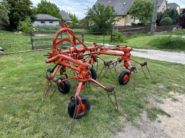 Kuhn HF 4 SP rendtert