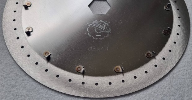 Kuhn Maxima 3 x 48 speciális furatszámú csemegekukorica vetőtárcsa