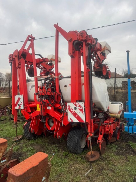 Kuhn Maxima RT 8R , 8 Soros T�rcs�s Vet�g�p , M�tr�gyaadagol�val