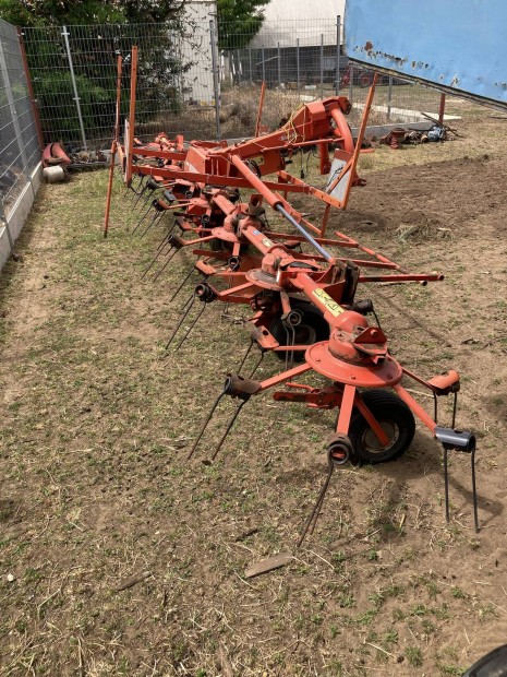 Kuhn rendtert fggesztett