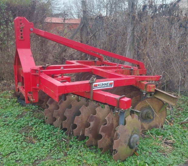 Khne fggesztett V- trcsa  3 mteres 