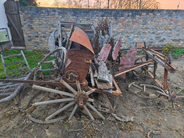 K�hne l�vontat�s� vet�g�p �s gabonatiszt�t�, rost�l� g�p