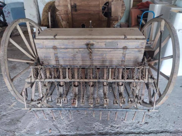 K�hne vet�g�p elad�