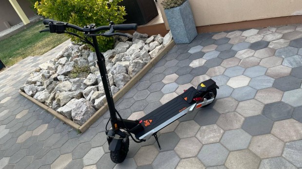 Kukirin M4 max 2025 elektromos roller (E Scooter)