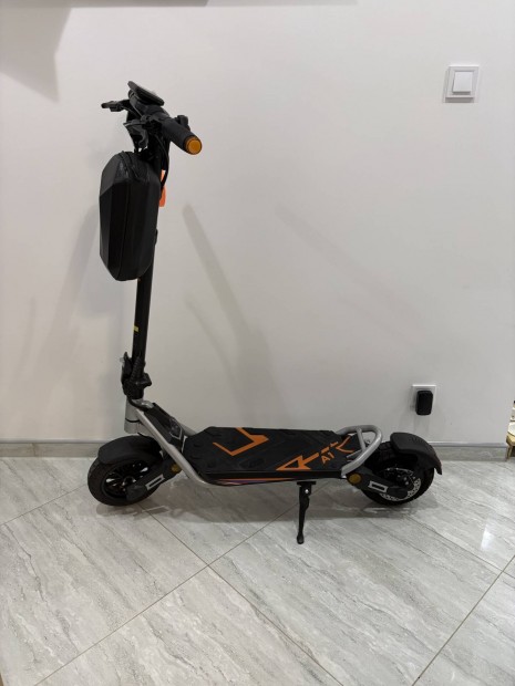 Kukurin A1 elektromos roller 