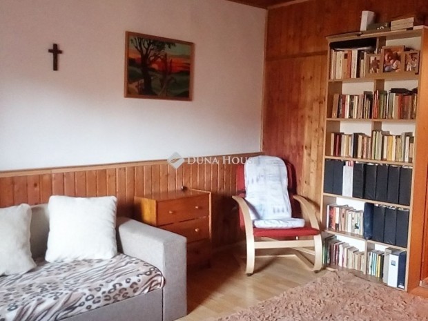 Kulcs, Arany J�nos u.-ban 2 szintes napelemes csal�dih�z