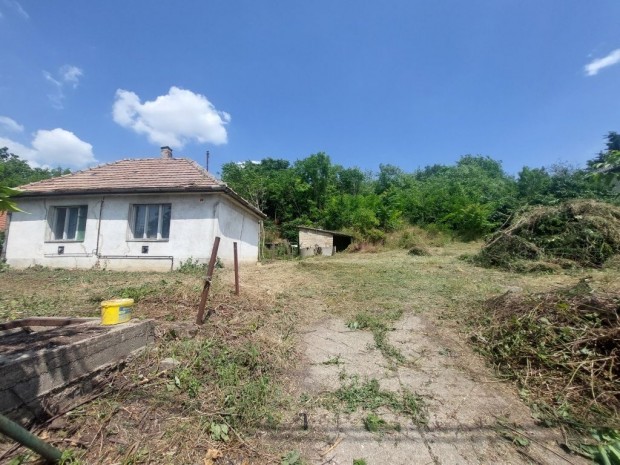 Kulcsi eladó 1798 nm-es telek