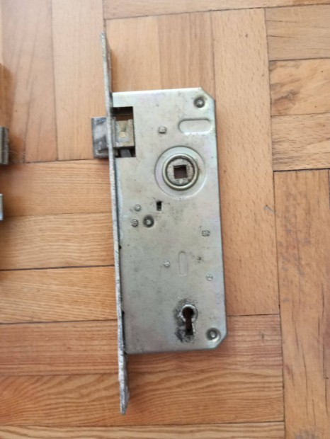 Kulcsos bev�s�z�r (2)