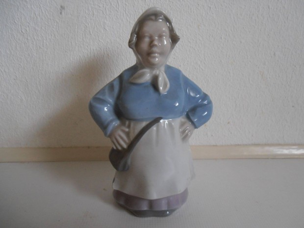 Klfldi porceln n figura, nipp