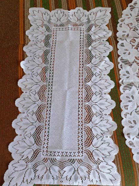 Klnbz azsrozott dohnyz asztalra ill tert 50x90cm