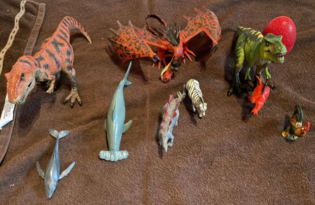 Különböző figurák (újszerű)dínó, T-rex, zebra, kakas, delfin, sárkány