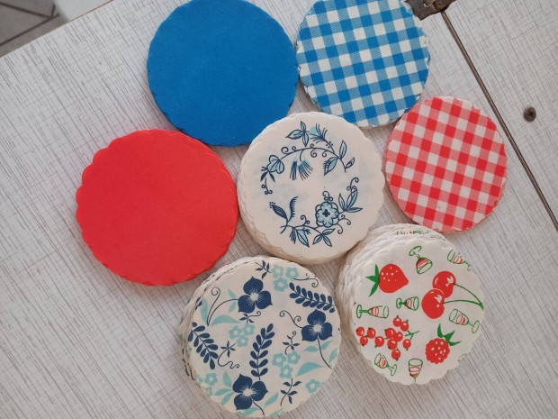 Különböző mintával poháralátétek átm 9-10cm