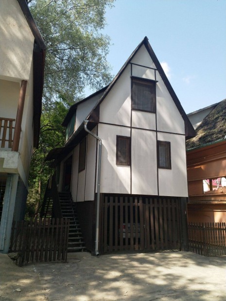 K�l�nleges iker �d�l� elad� a Tisza-parton Tivadarban