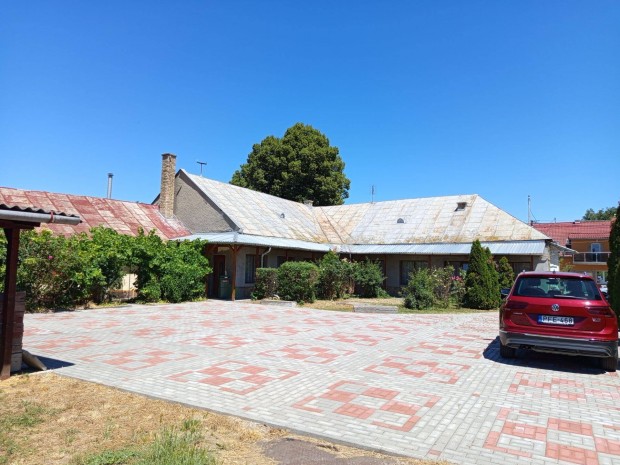 K�l�nlegess�g ! Ig�nyes fel�j�tott k�ria !