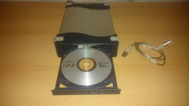 Kls DVD CD r + hlzati adapter + USB kbel, tkletes!