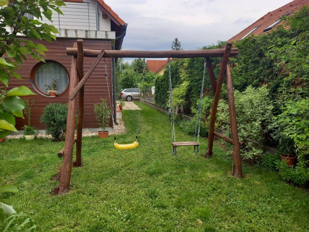 Kltri gyermekhinta llvny elad