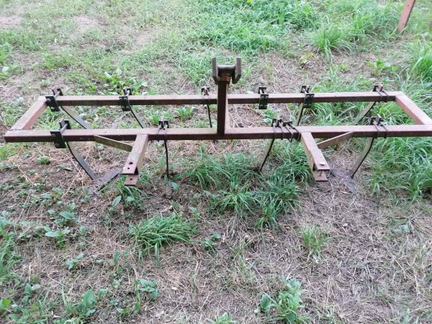 Kultiv�ltor elad� (hi�nyos)