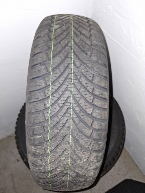 Kumho 175/65/R14 82T ngyvszakos gumi
