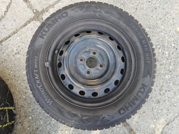 Kumho 195/60 R15 téli autógumi