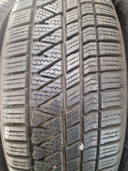 Kumho 215/65R17 WS71 7.5-8mm DOT22 hasznlt gumi HG13632 tli