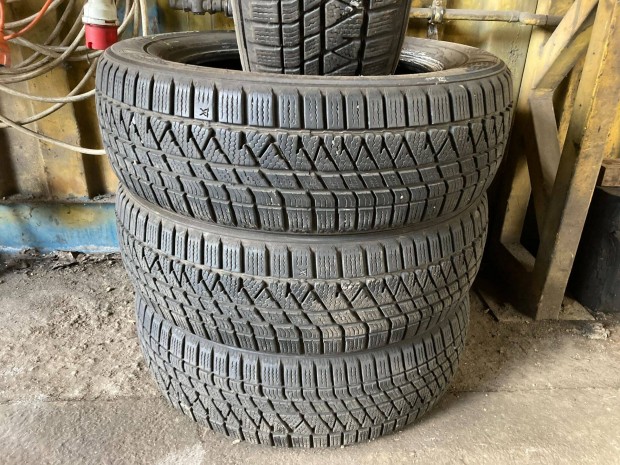 Kumho 215/65 R17 99T SUV Winter tli gumi 4 db egyben