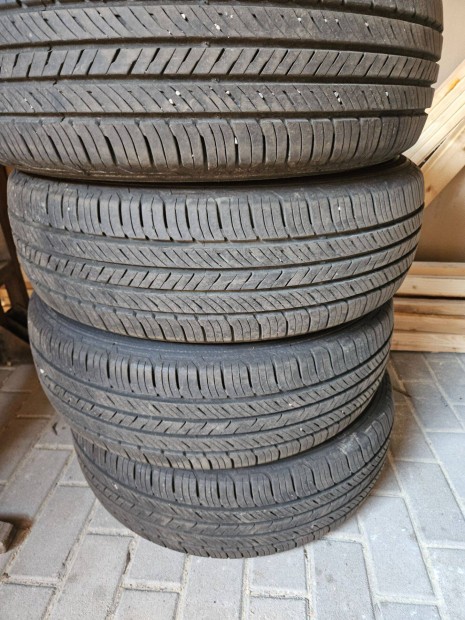 Kumho 215x70R16 nyári