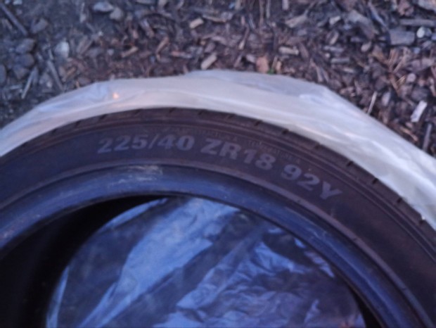 Kumho 225/40R18 Ny�ri gumik