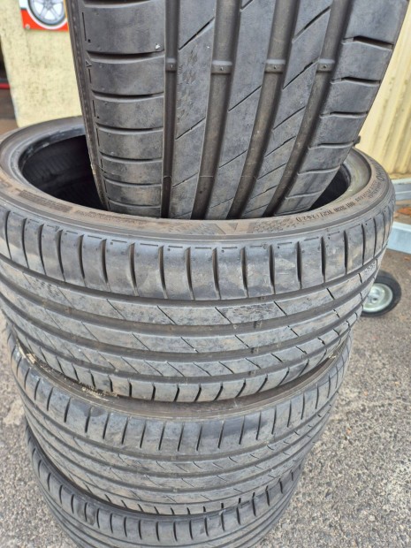 Kumho 245/30/20 nyári gumi eladó!