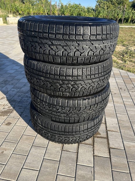 Kumho Asymetric 255/70/R16 téli gumi