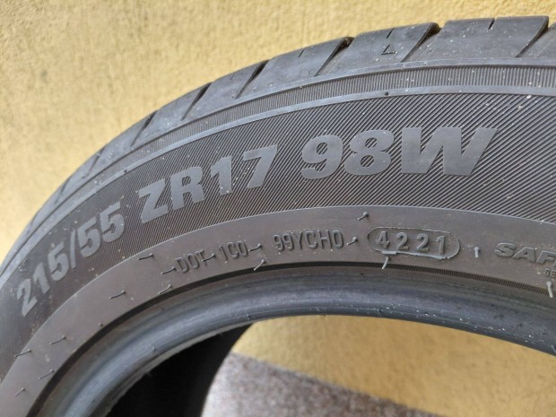 Kumho Ecsta 215/55 R17 ny�ri