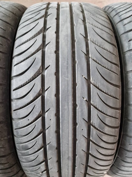 Kumho Ecsta SPT 255/35r20