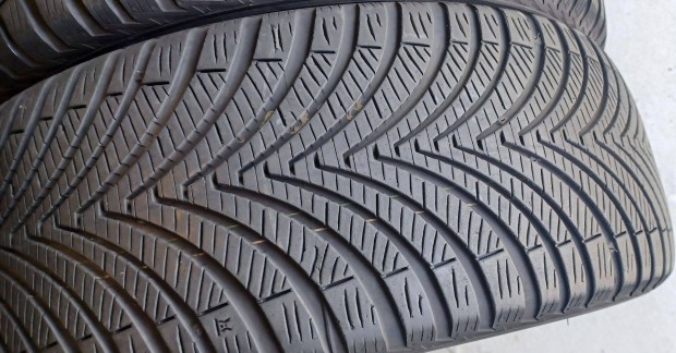 Kumho Solus 4S 225/45 R18 négyévszakos gumik 4db