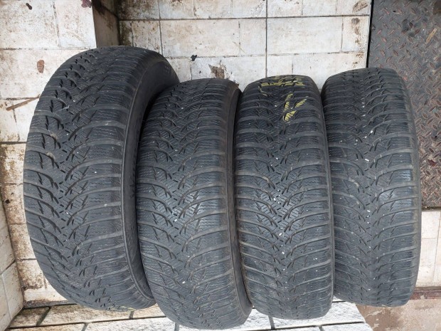 Kumho Wintercraft 185/65 R15 tligumi