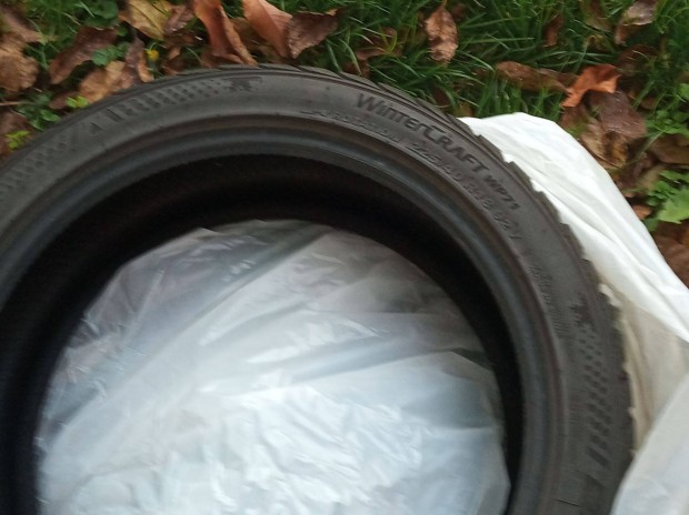 Kumho Wintercraft 225/40 R18 tli gumi szett (4 db)