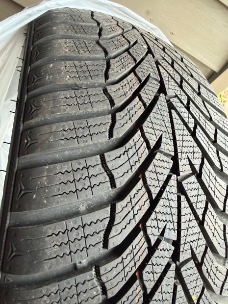 Kumho Wintercraft WP52 225/40 ZR18 92W tligumi szett