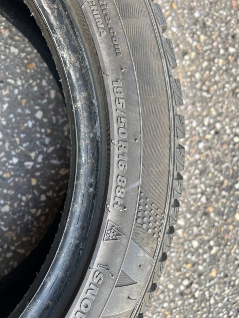 Kumho Wintercraft tligumi szett elad 195/50R16